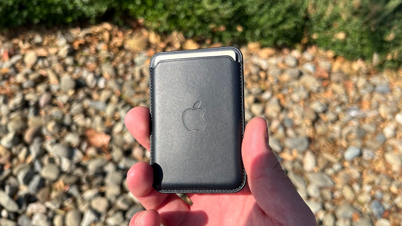 Review: Apple's NEW MagSafe Wallet Now Works With Find My! 