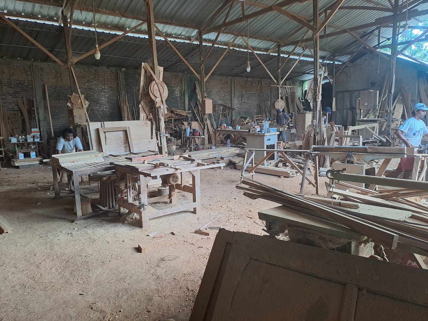 Kenapa Mebel Jati Jepara Buatan Tangan Masih Jadi Pilihan Hotel & Rumah Premium di 2026
