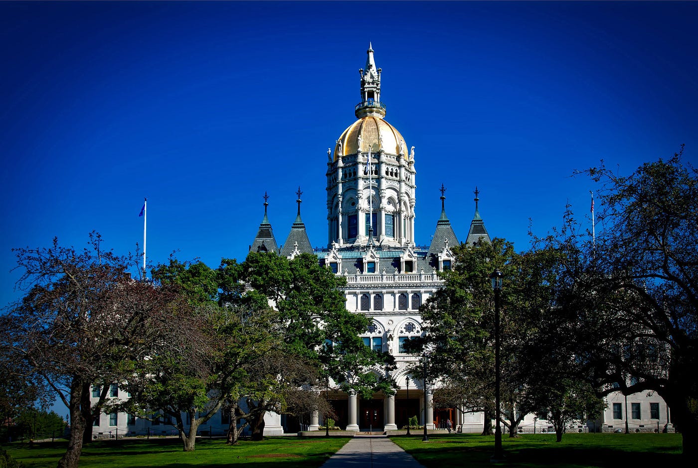 Connecticut Considers Legalizing Blockchain Smart Contracts For State  Commerce | by Blockchain SEO | Medium