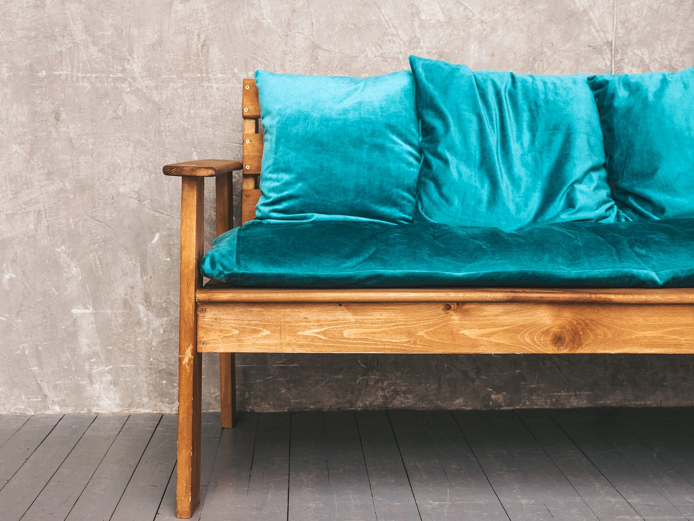 Luxe for Less: A Professional’s Guide to Finding Beautiful Bench Cushions on a Budget