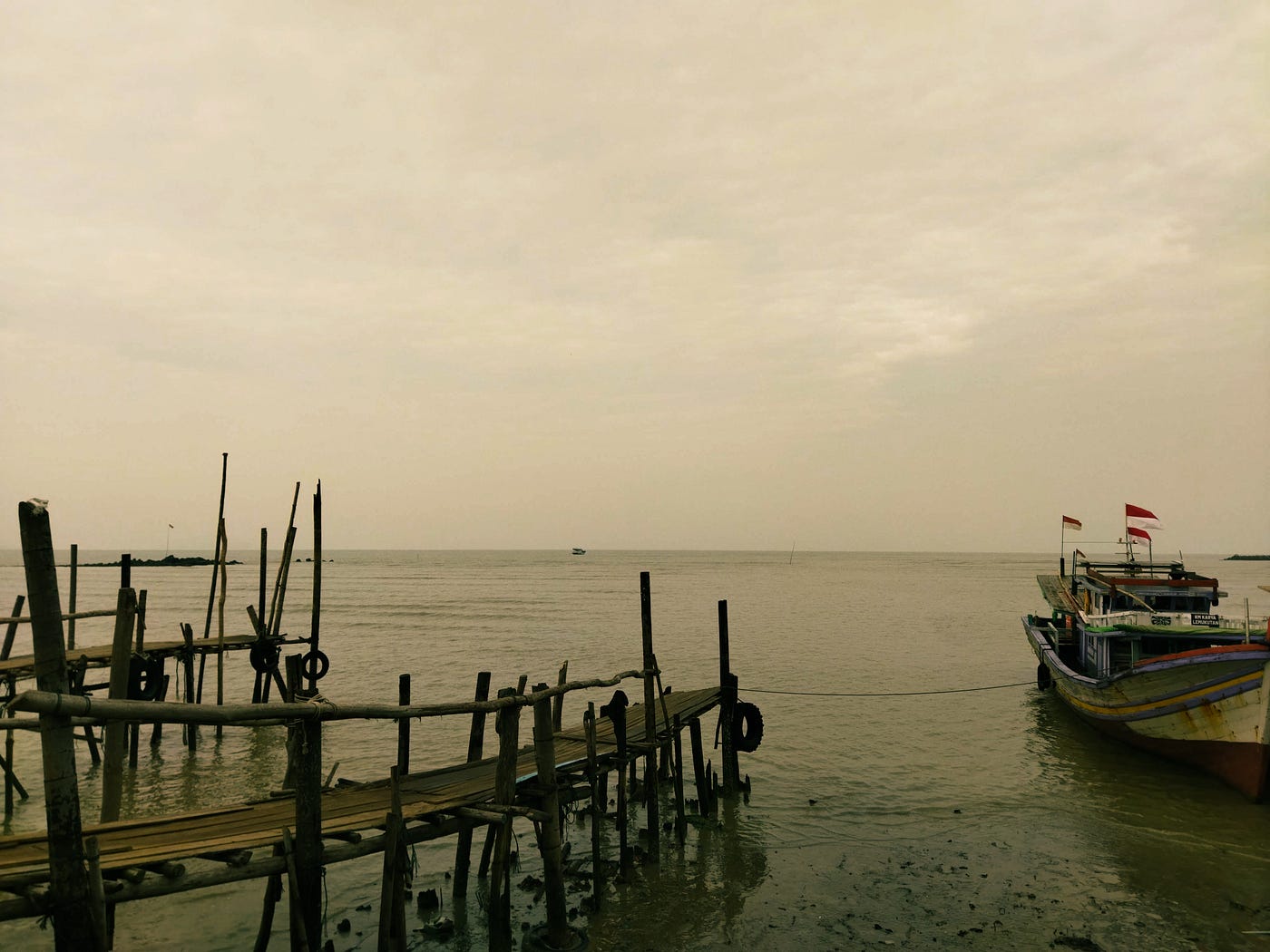 Dermaga Menuju Lemukutan