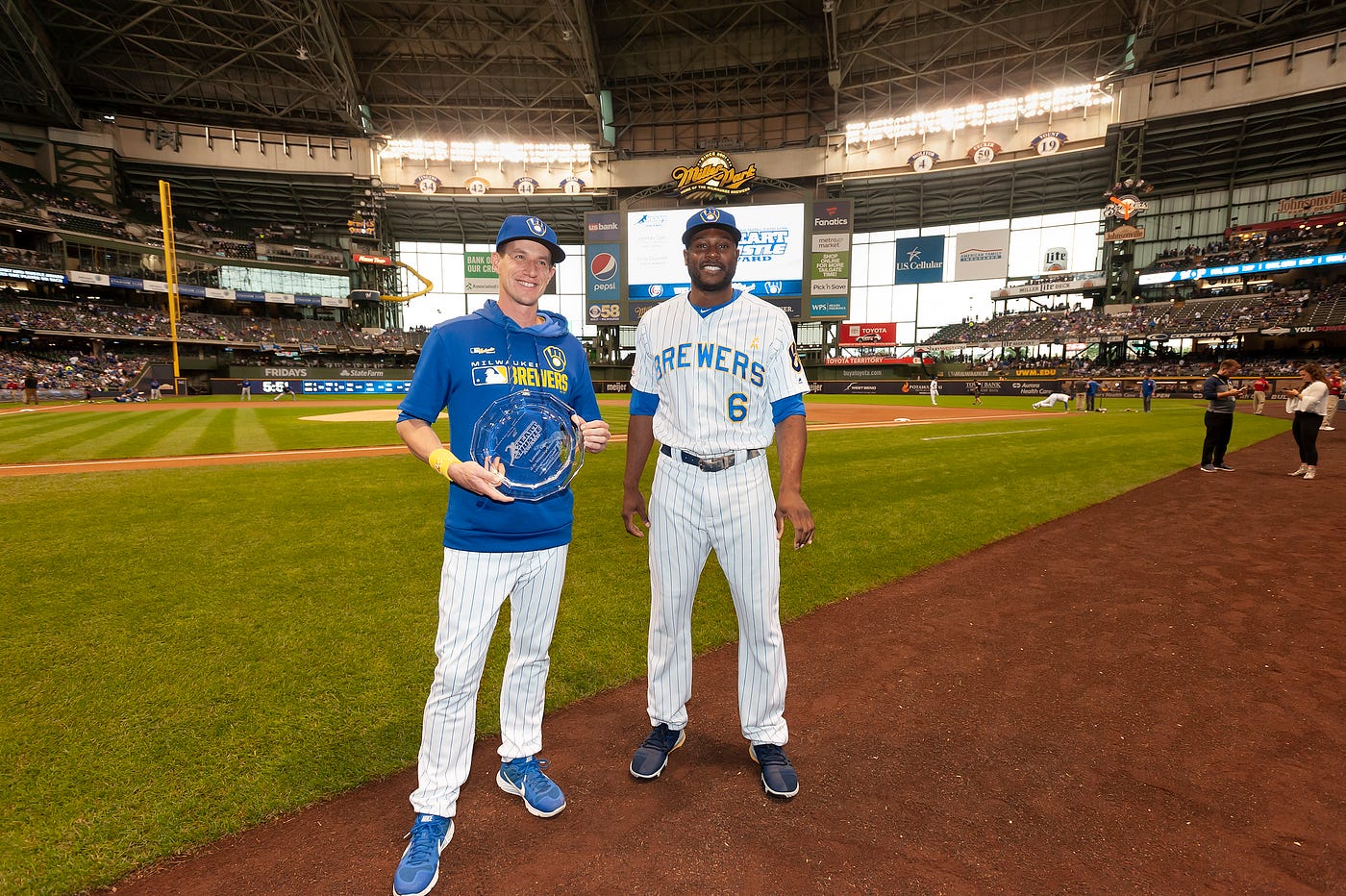 LORENZO CAIN WINS MILWAUKEE BREWERS HEART AND HUSTLE AWARD, by Caitlin  Moyer