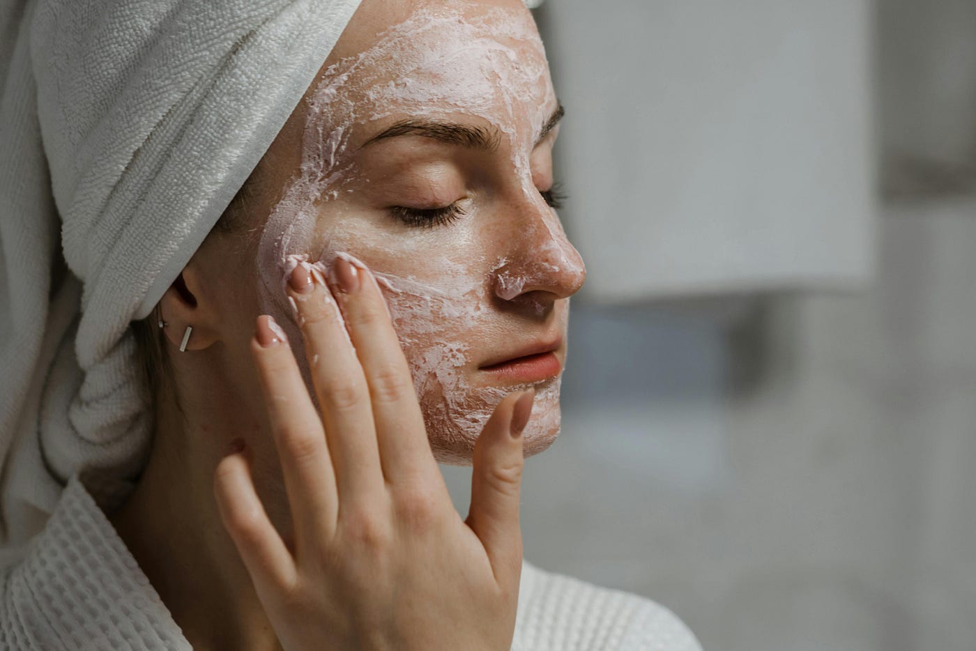 Benefícios da Limpeza de Pele: Muito Além da Estética