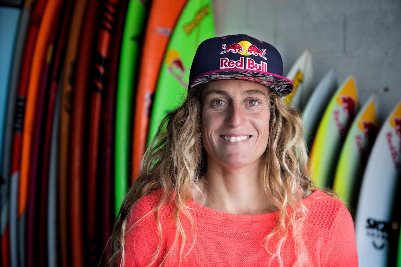 Les dernières actus de Justine Dupont, surfeuse de grosses vagues | by  Laurent | Surf Culture | Medium