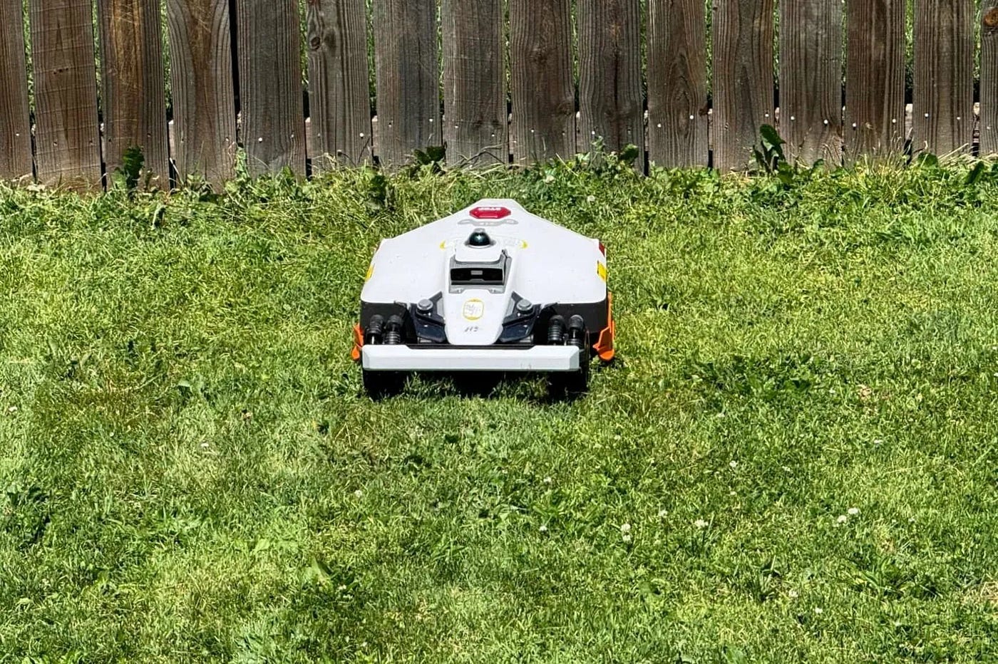 Mammotion LUBA 3 AWD 3000H REVIEW A Powerful Robot Mower for Uneven Yards