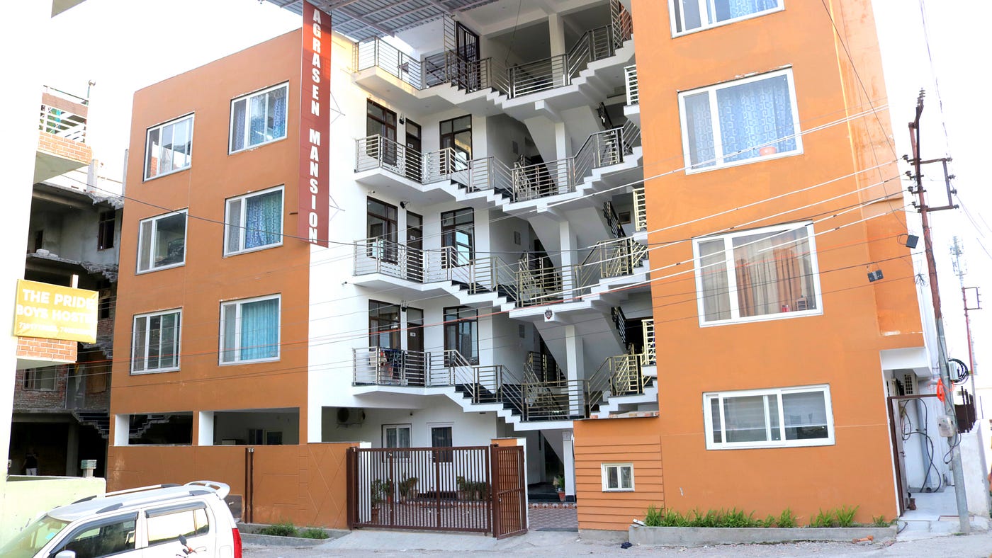 front facade of Agrasen Mansion Boys Hostel