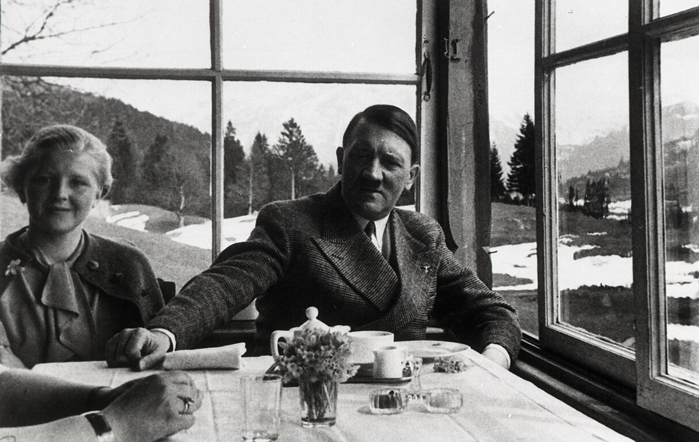 Hitler having tea with Eva Braun in 1935 | Image Source: Wikimedia Commons (Public Domain)