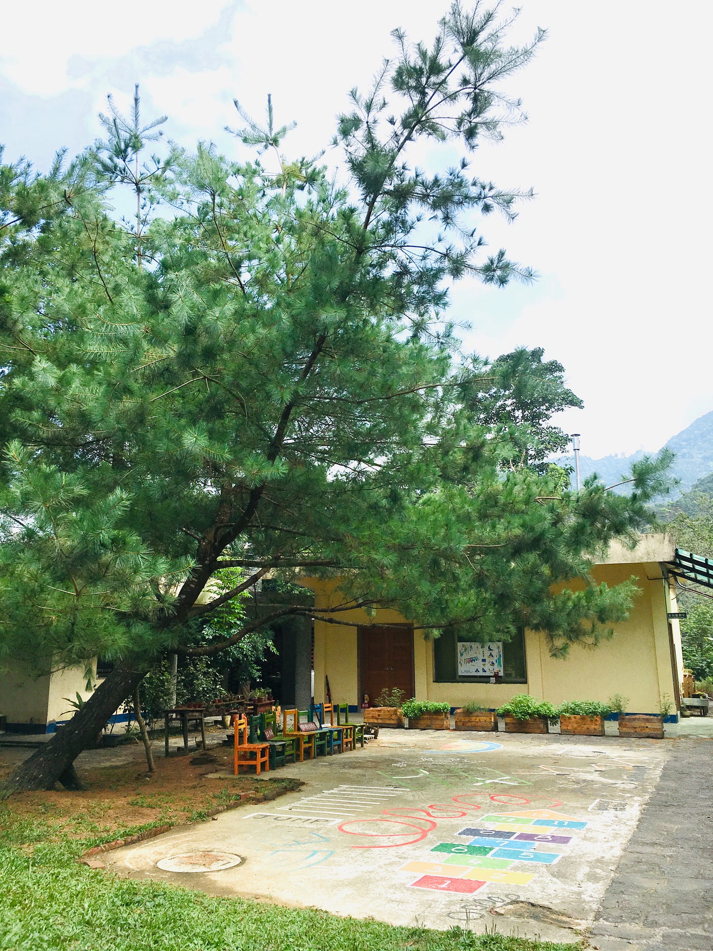 大山北月 (原豐鄉國小)，現已成為咖啡廳，供應輕食