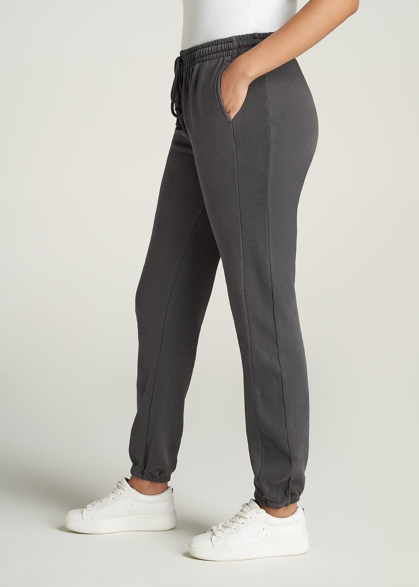 Sweatpants Fashion for Tall Women: Tips and Tricks
