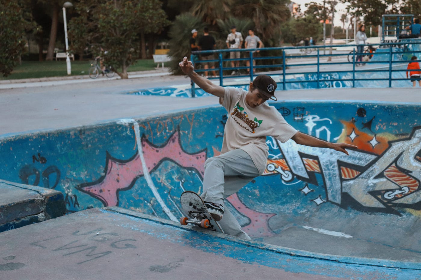“Skateboarding es más que un deporte o pasatiempo, es un estilo de vida,” Philippe Foucart says. (Skateboarding is more than a sport or hobby. It is a lifestyle). He performs a trick named front-side rock and roll at Skatepark Gulliver in Valencia, Spain in June.