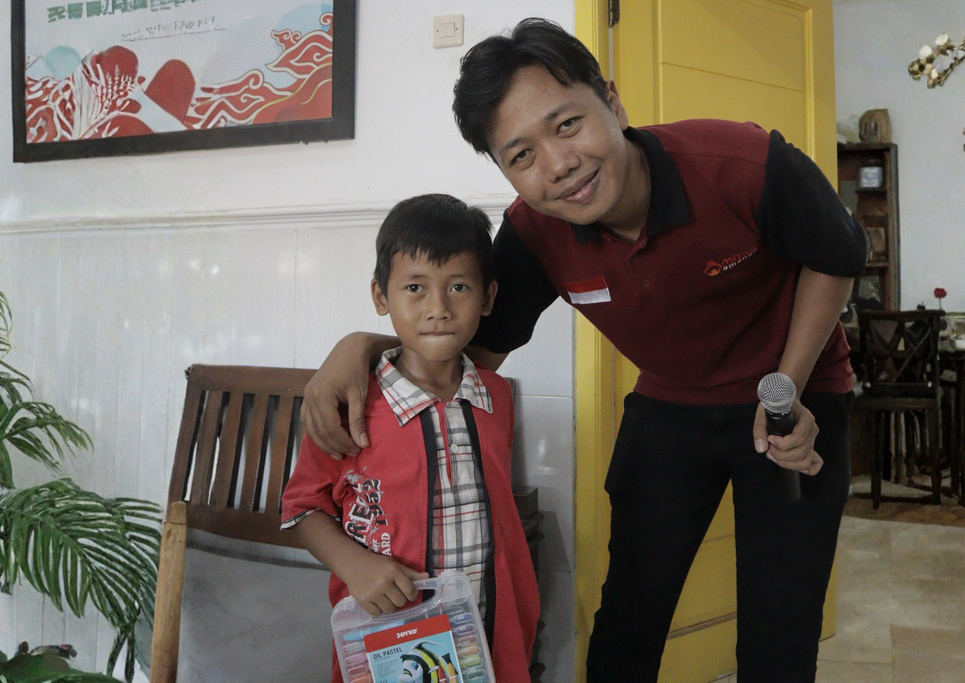 Menebar Semangat Pendidikan Melalui Program Pembagian Tas Sekolah Gratis di Pelosok Negeri