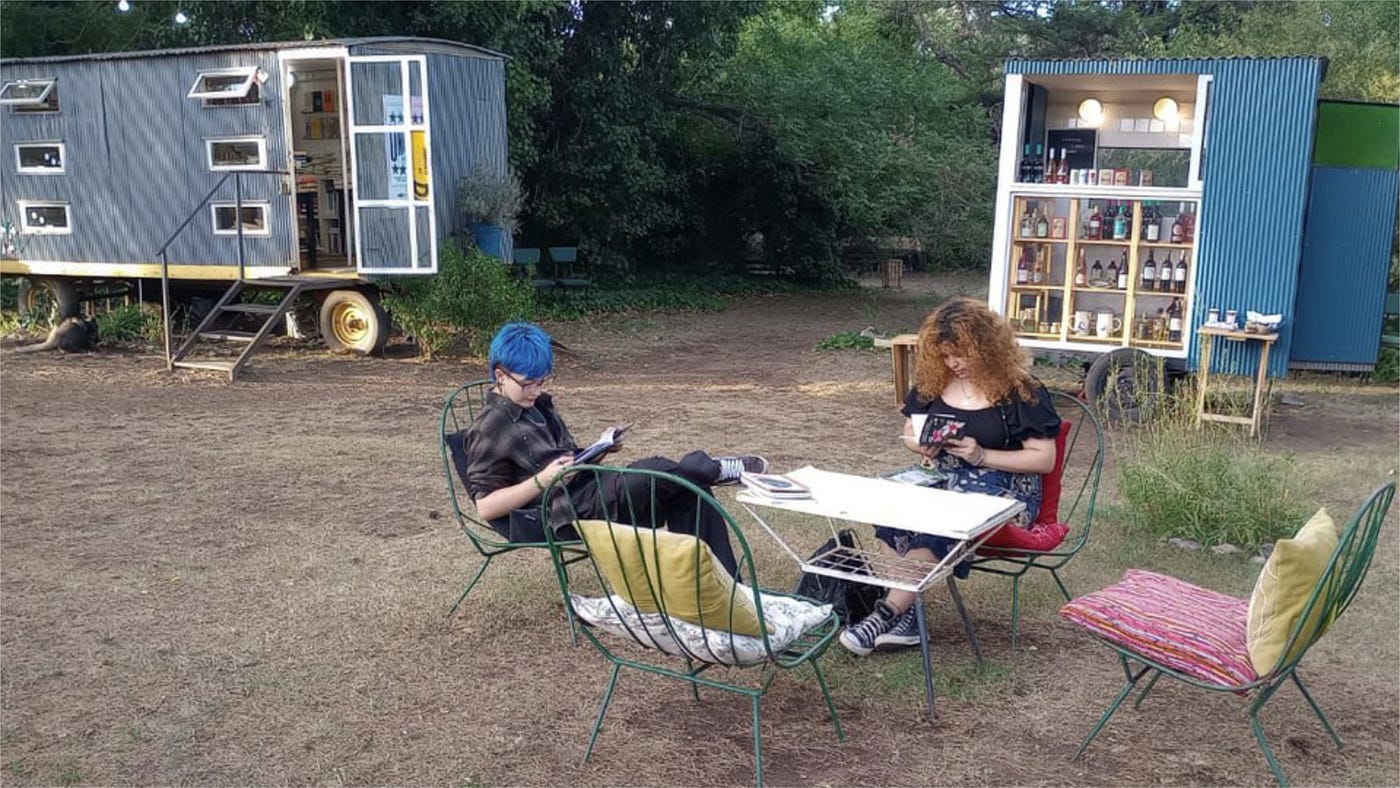 La librería al borde del bosque