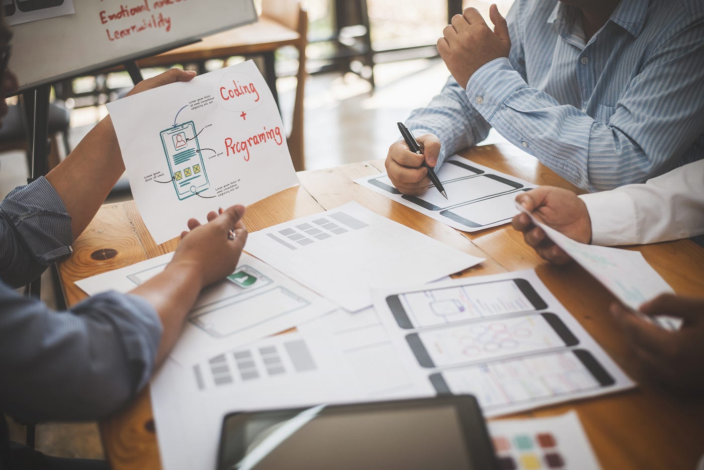 Стажер ux. Ux ui дизайнер. Comindware. Ux дизайнер. Дизайнер пользовательских интерфейсов.