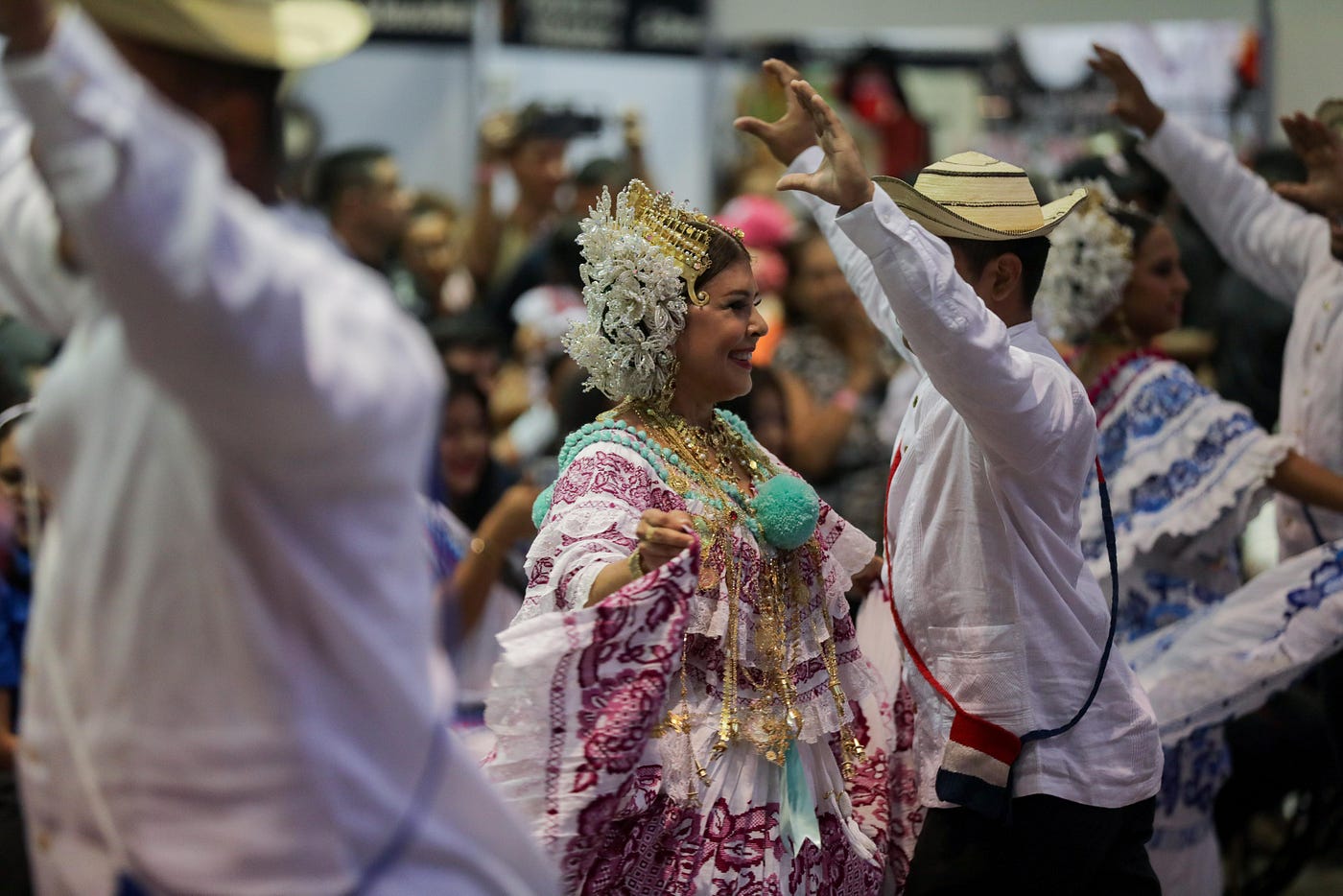 Más de 500 personas asistieron al primer día de la Feria de Artesanías