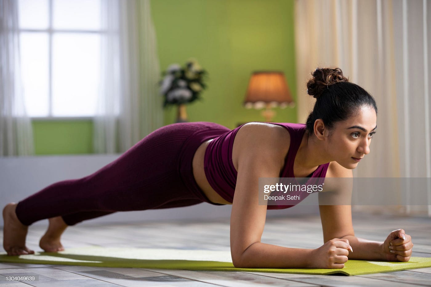 5 dynamic plank exercises with your own body weight for women's, you must  try! | by SKAM BOYS | Medium