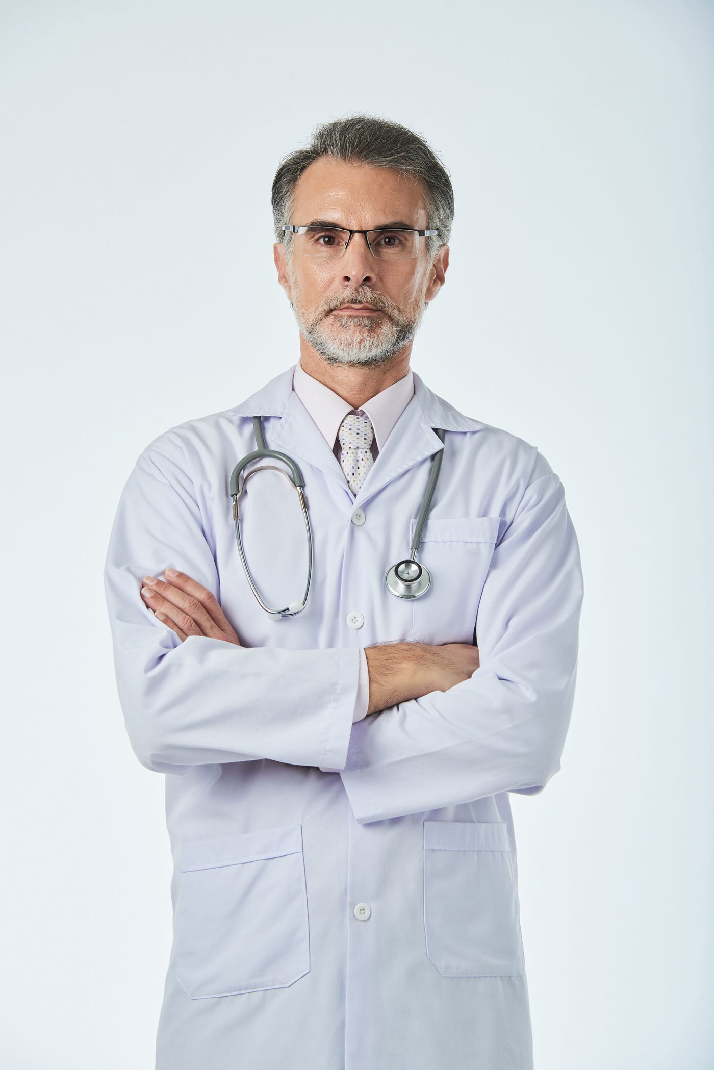 https://www.magnific.com/free-photo/portrait-professional-medical-worker-posing-picture-with-arms-folded_5699273.htm#fromView=keyword&page=1&position=2&uuid=83959e56-a1bb-4f53-883d-df38a7d8e886&query=Dortor