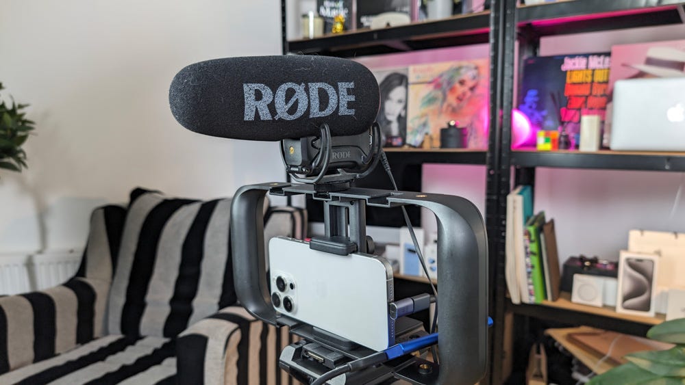 iPhone 15 Pro Rig (ProRes, Audio, Monitor, Charging) 