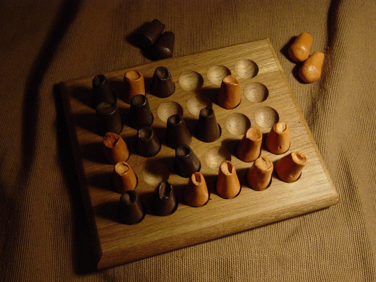 Yoté, Board Game