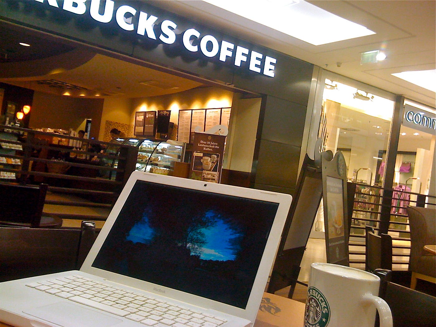 Experiência, inovação e design: veja como é o maior Starbucks do mundo -  Consumidor Moderno
