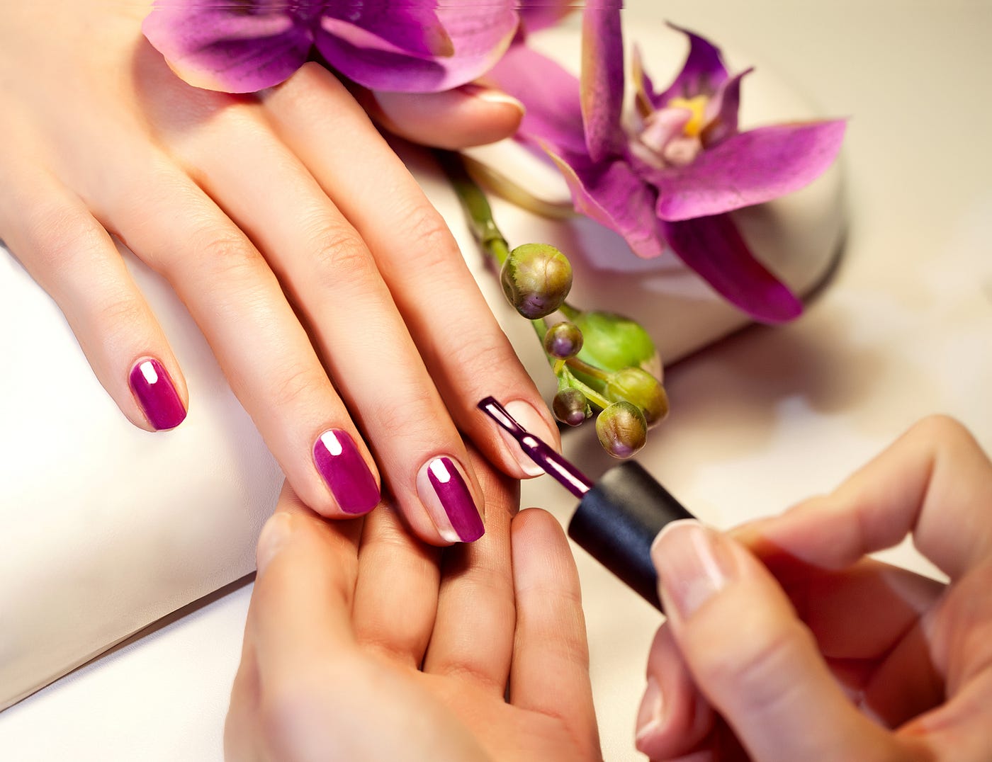 Nail Couture Unveiled 💅: The Exquisite World of Luxury Manicures Revealed!  ✨