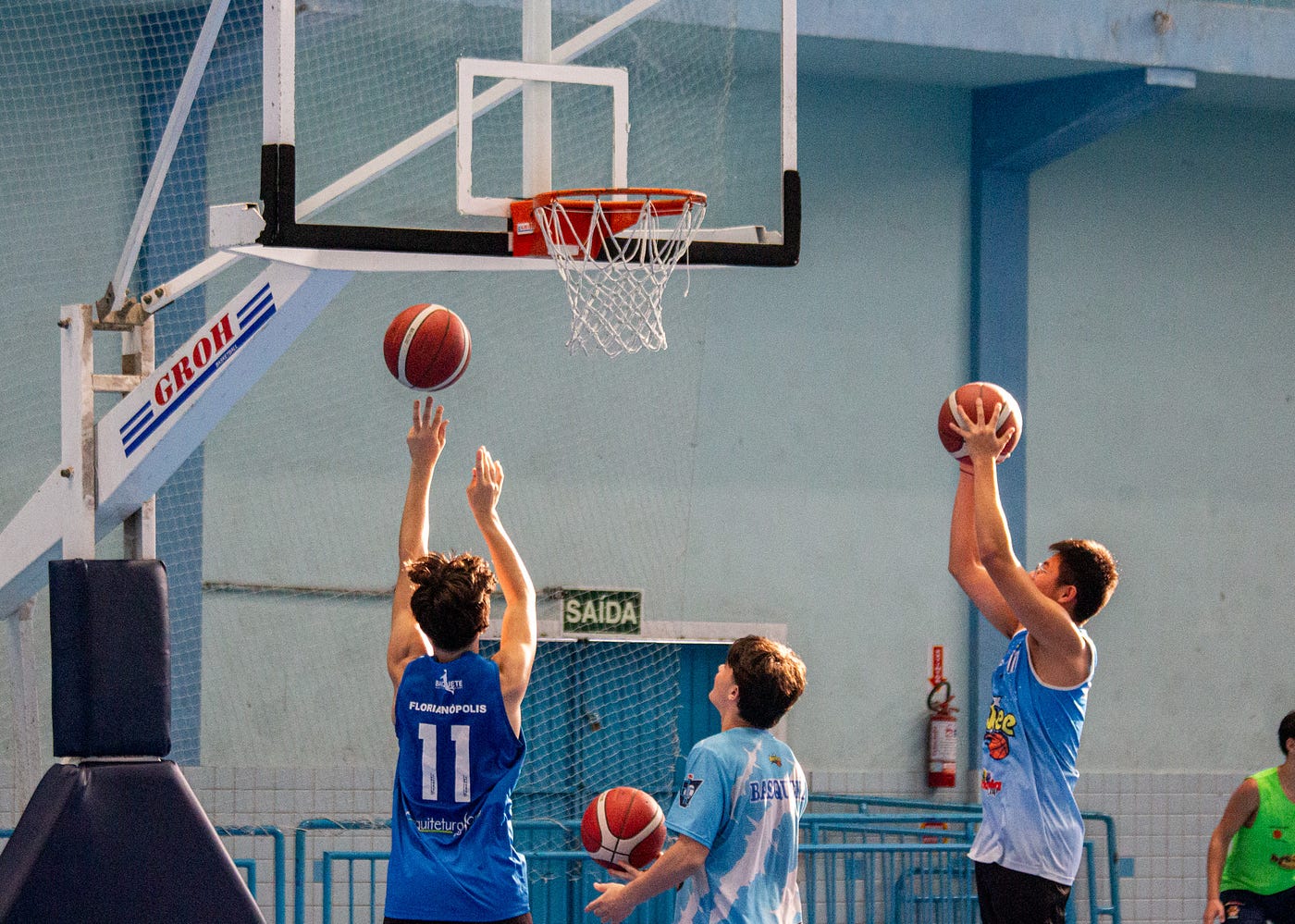 Projetos esportivos mudam realidades de jovens em escolas e comunidades