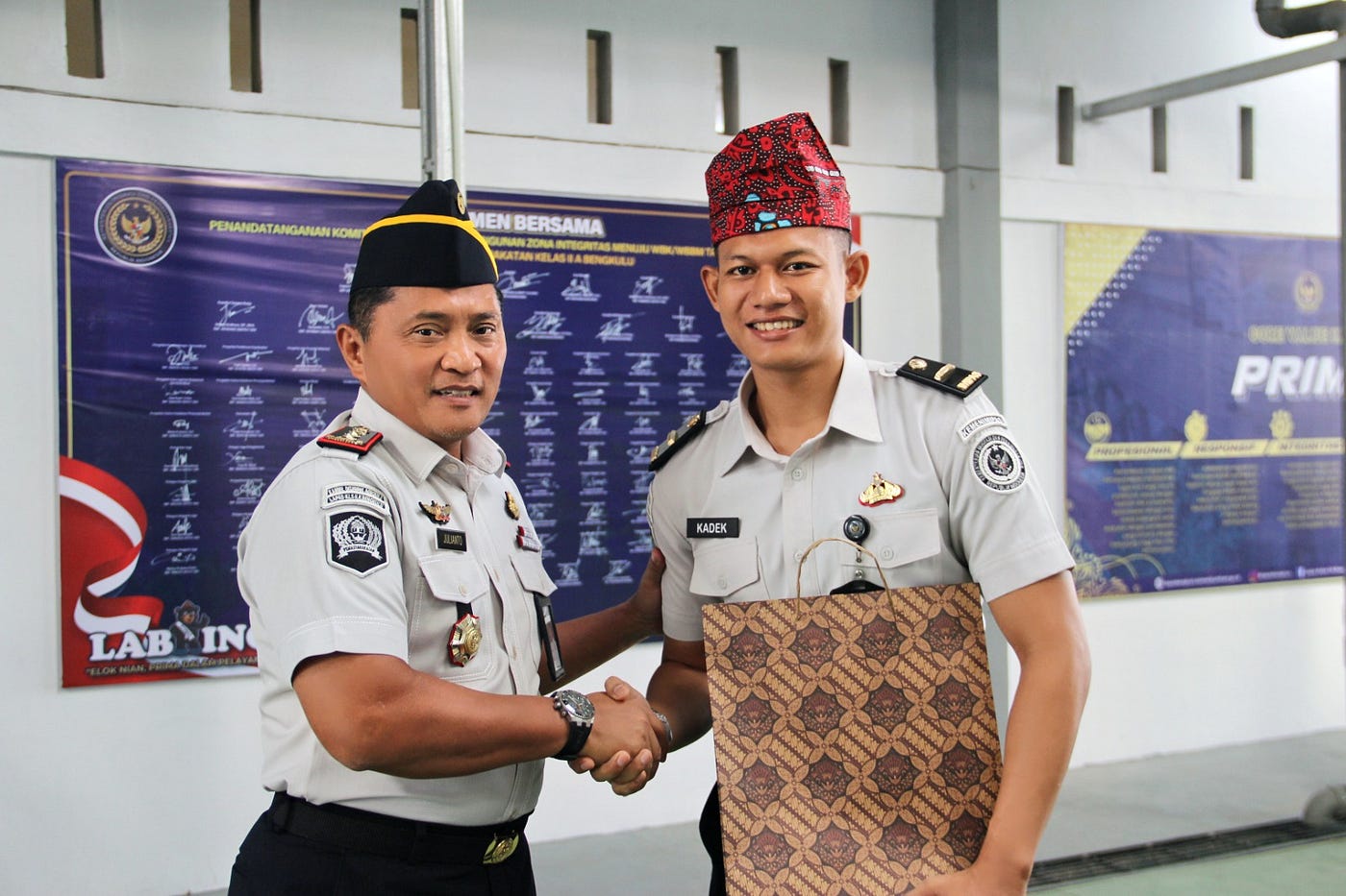 Bengkulu Prison Officer Assigned to Merauke Receives Farewell Ceremony and Appreciation