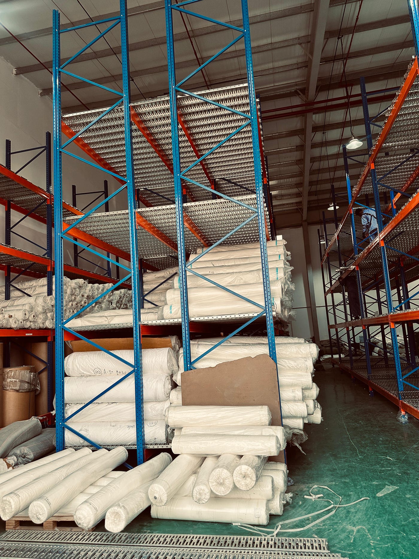 Best Pallet Racking and Medium Duty Shelving: Differences and Benefits in UAE Warehouses &…