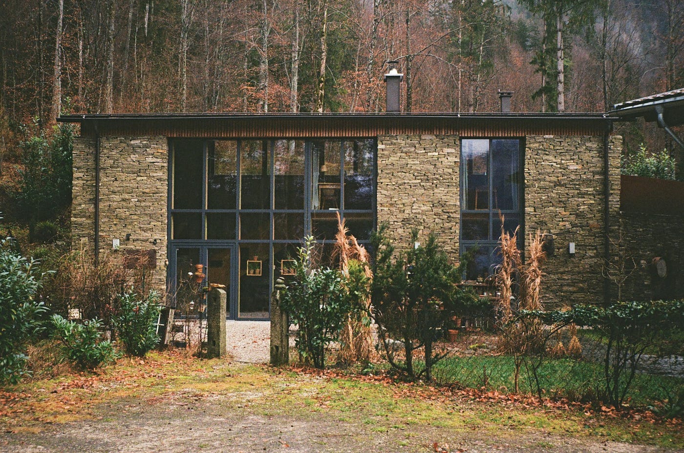 Dry Stack Stone vs. Mortared Stone: Which Layered Stone Finish Is Right for You?