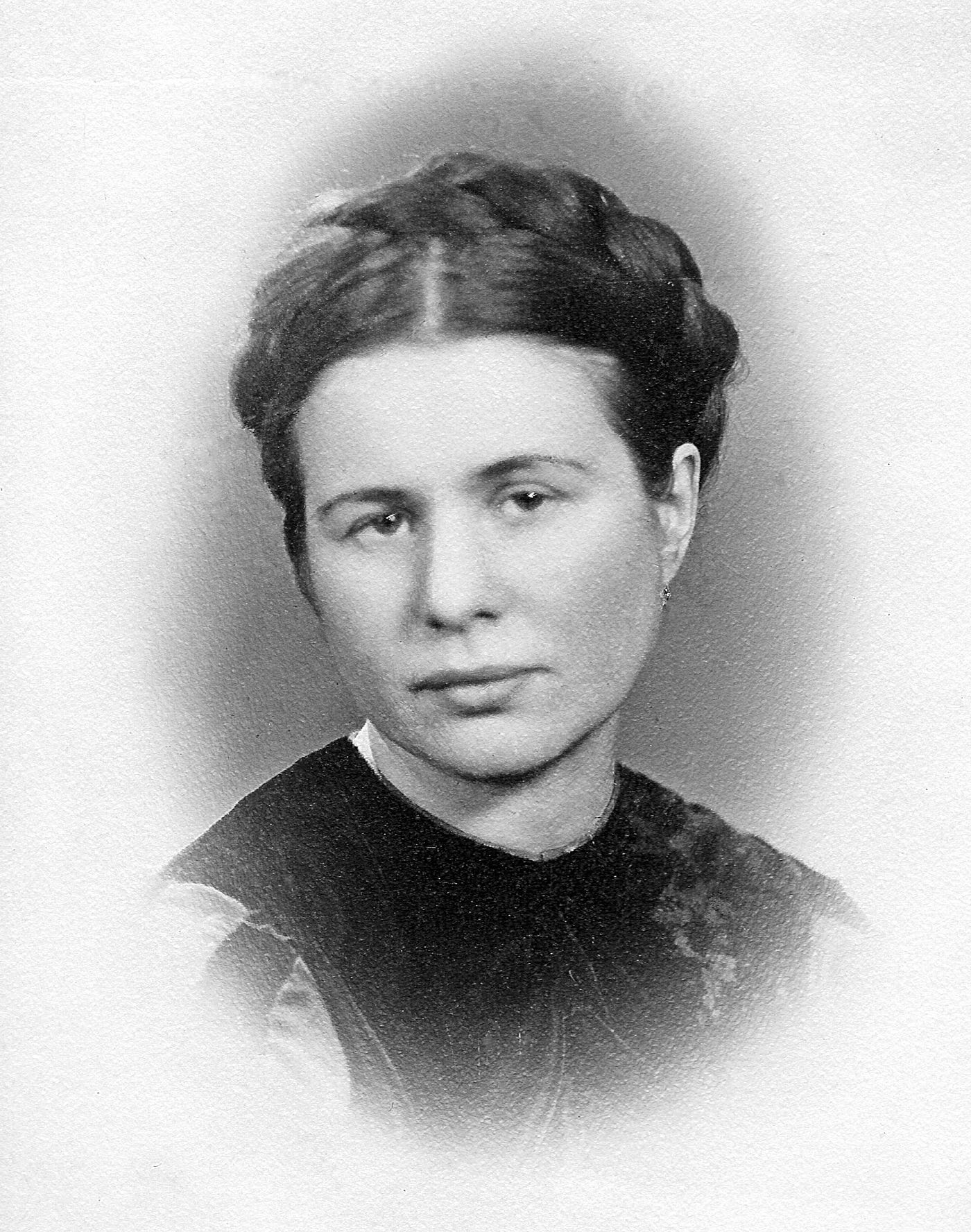 Irena Sendler, 1942. Photo credit: Unknown author, Public domain, via Wikimedia Commons
