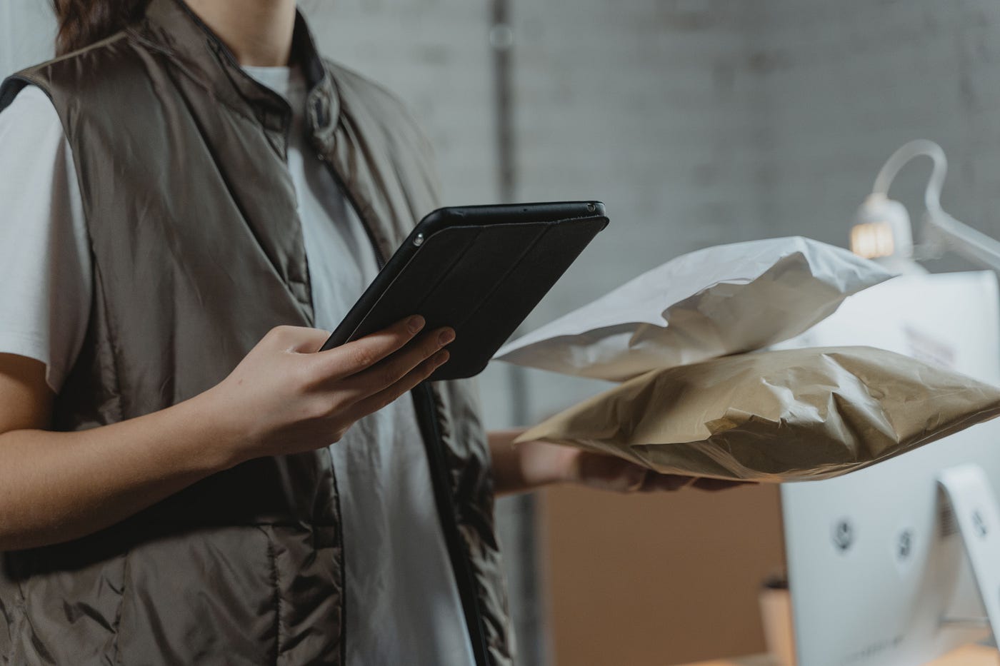 Trakiin: Empowering Users with Greater Control Over Parcel Deliveries