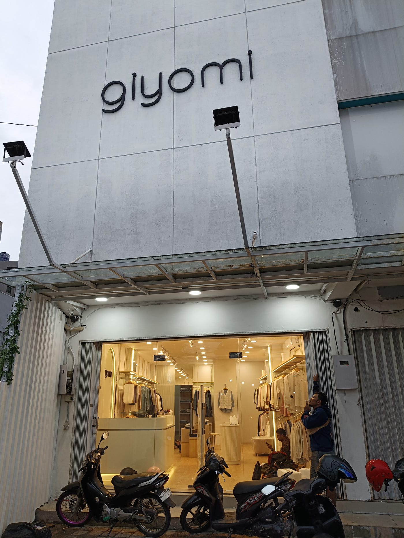Mahasiswa Desain Interior Mengikuti Kegiatan Workshop Desain Giyomi Boutique Solo MelaluiProgram…