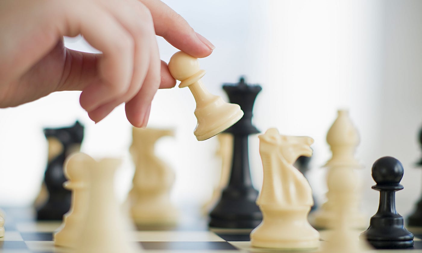 Quem é você em um jogo de xadrez. Dentro do empreendedorismo, é bastante…, by Tatiana Aoki