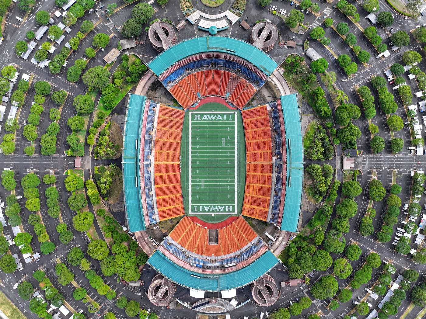 Hawaii’s abandoned Aloha Stadium viewed from above. It also works with the “other football”. (Image by Quintin Soloviev on Wikimedia Commons)