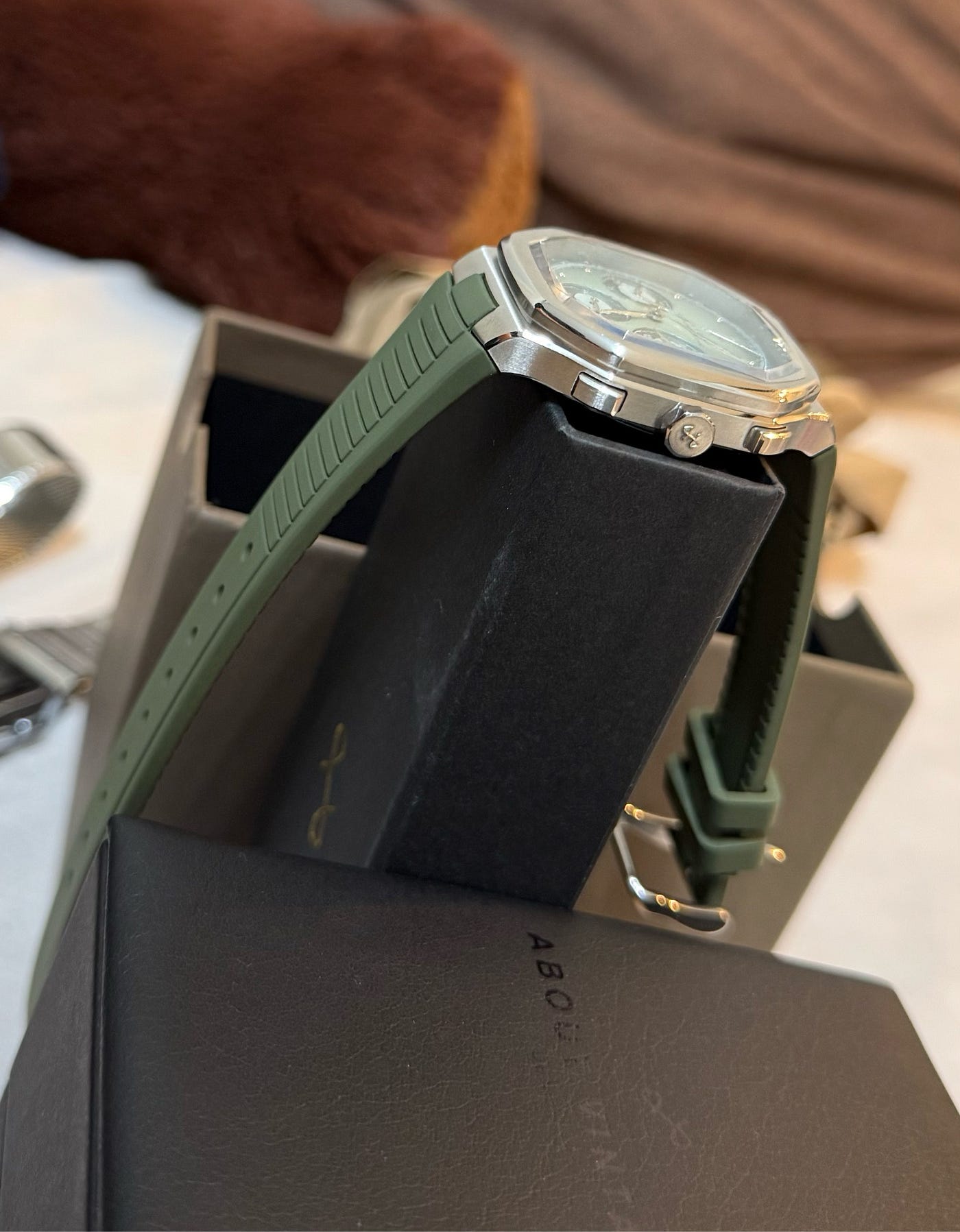 A Vintage-Yet-New Wristwatch: Review of the AV86 1904 | by Santa X