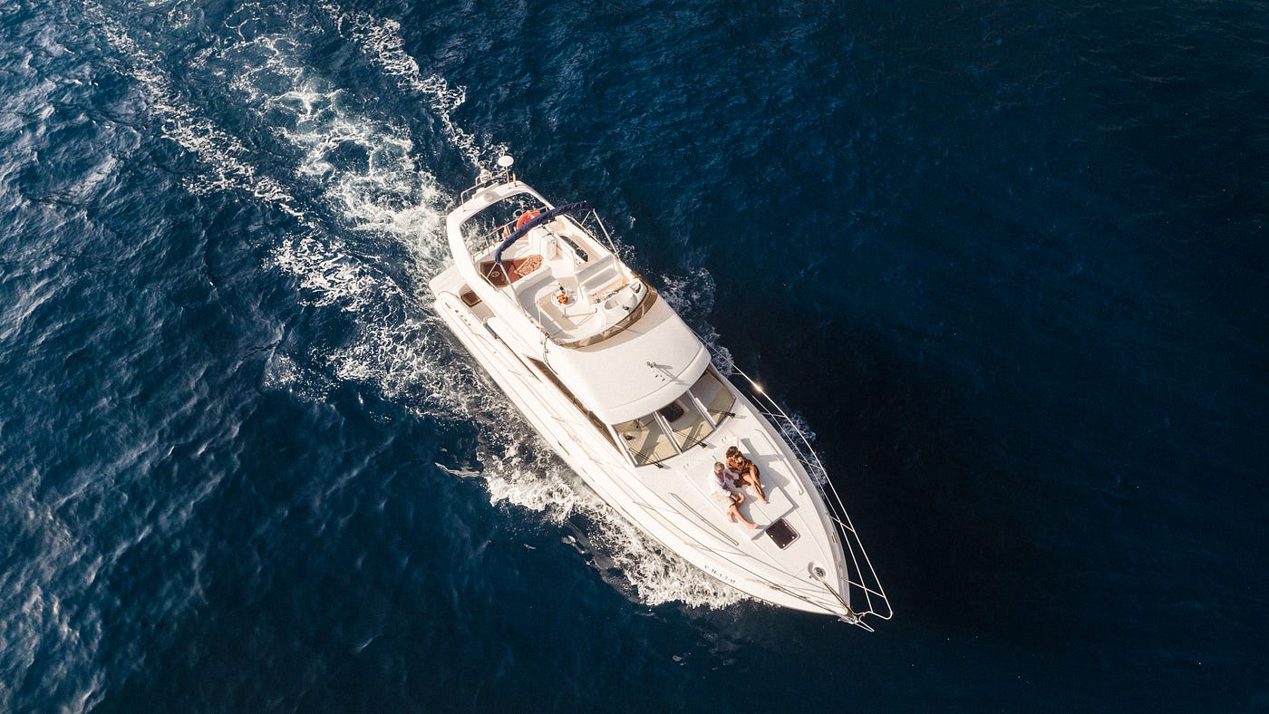 Dónde Pasear en Barco en Tenerife: Los Mejores Lugares para Descubrir la Isla Desde el Mar