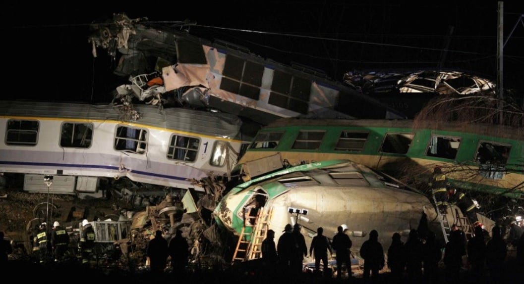 TRAIN WRECK2 ヨーヨー SPYY Swift Substitution: The 2012 Szczekociny (Poland) Train