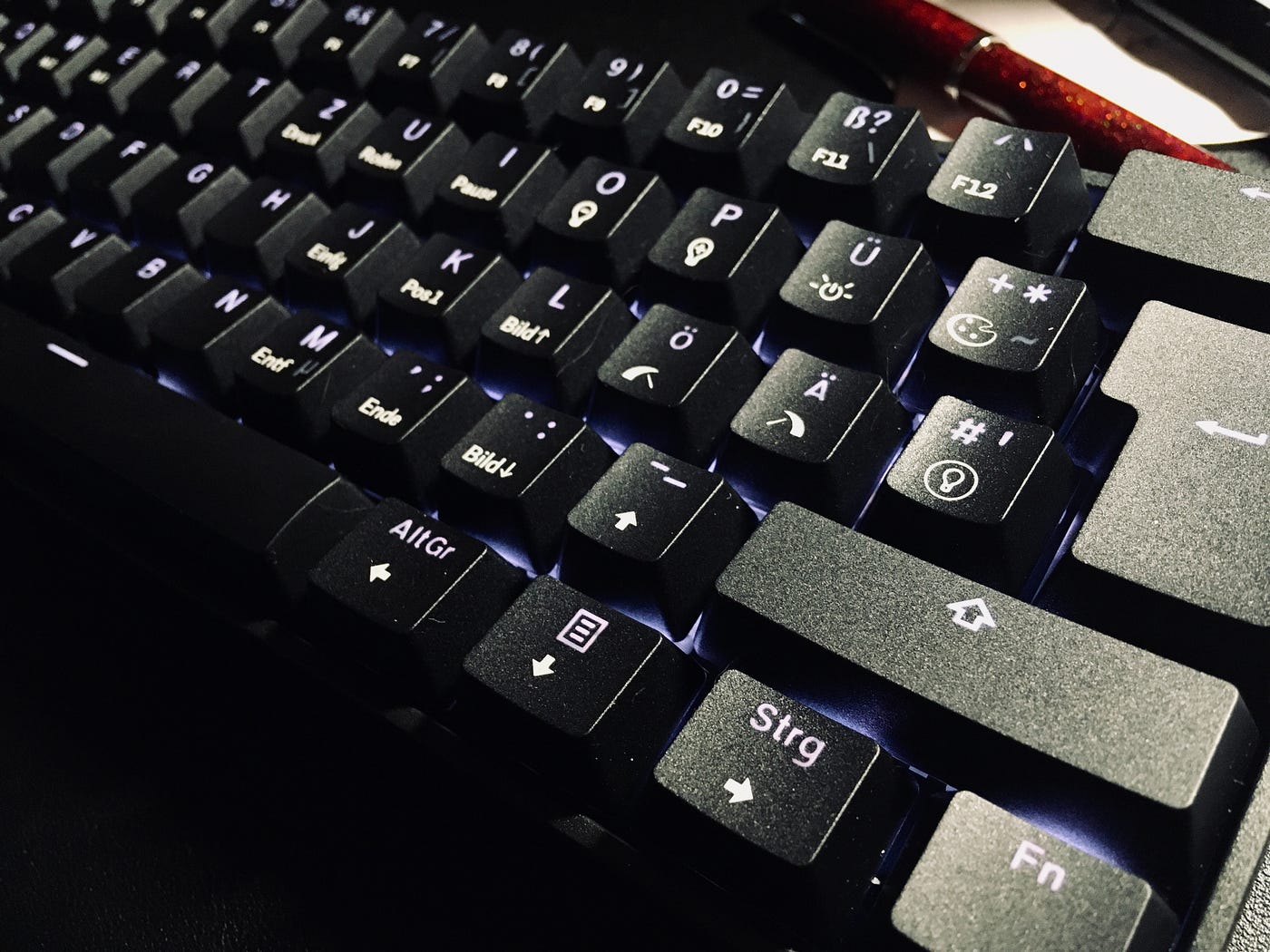 The Best ISO-DE Hotswap Mechanical Keyboard | The Startup