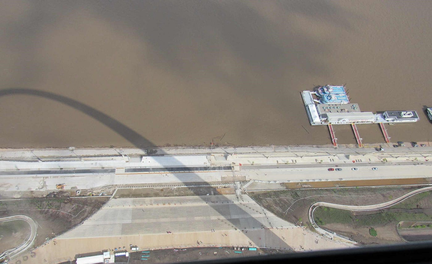 To Reach The Top Of St. Louis' Gateway Arch, You Have To Ride In A Tiny Pod  – Jeni Eats