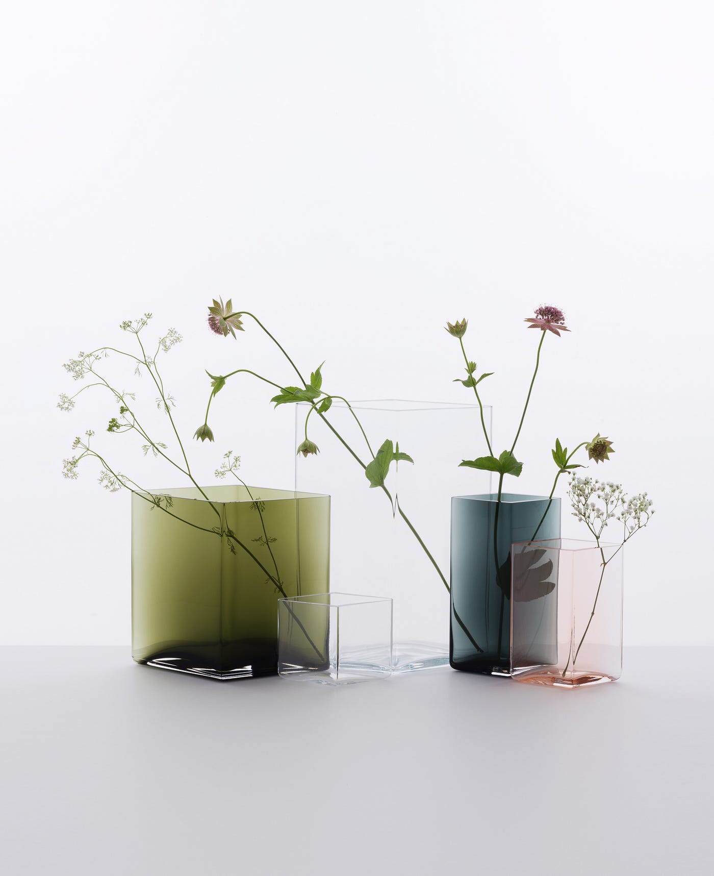 ロナン&エルワン・ブルレック Ruutu Vase 2015 Ruutu — a delicate and simple vase made by mouth blown glass