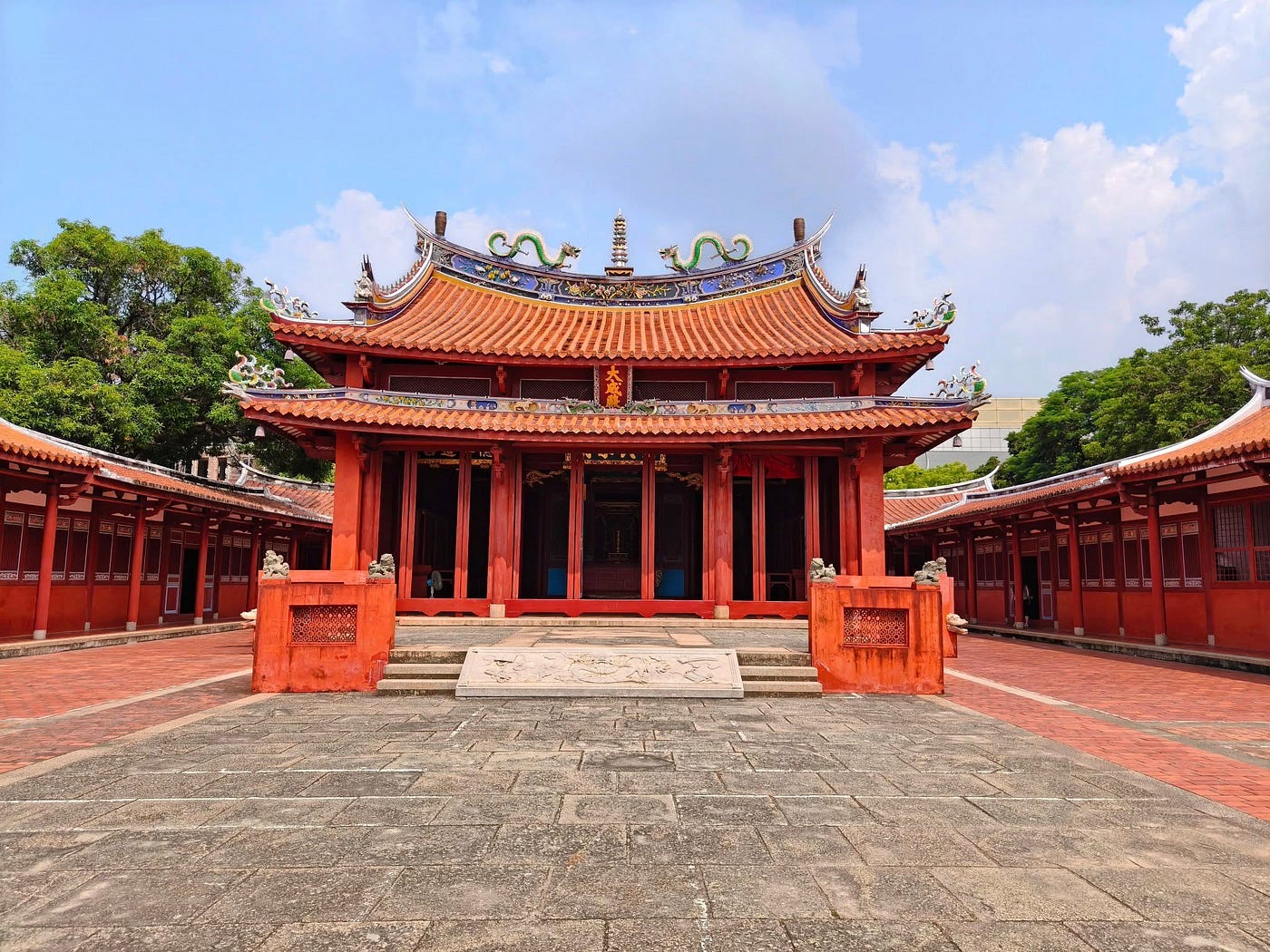 接近正午的孔廟,大家都去覓食午餐了