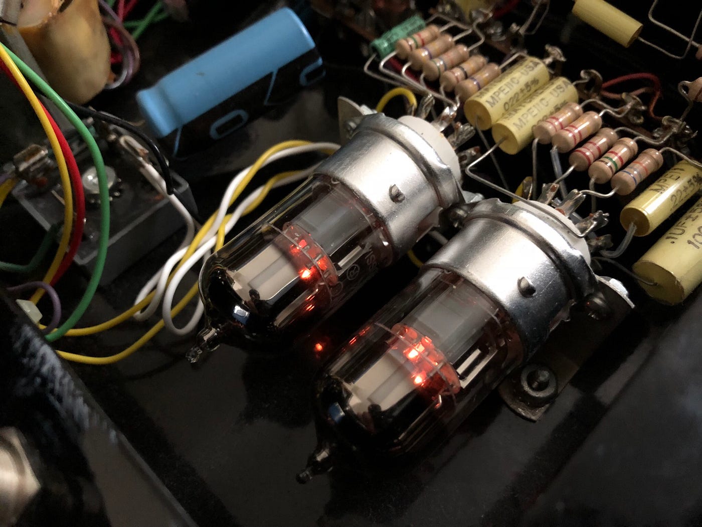 BadCat 2-TONE の真空管交換. 先日中古で安く BadCat 2-TONE… | by