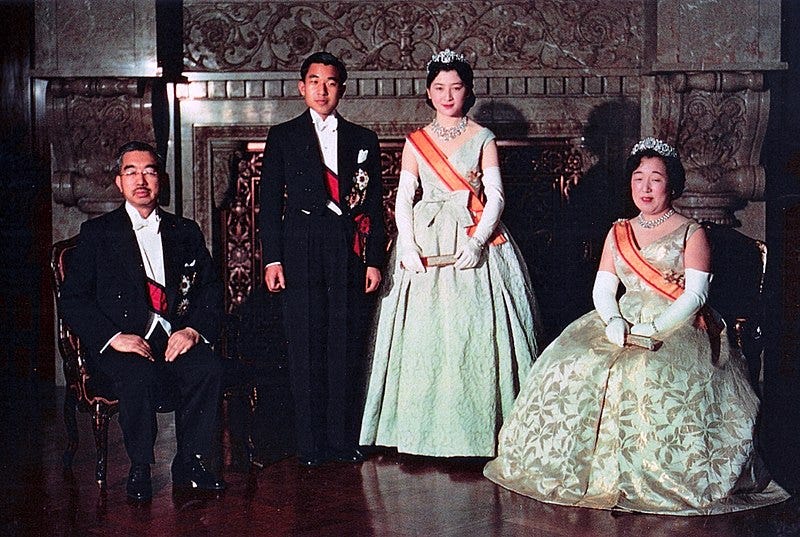 The meaning behind this picture of Emperor Hirohito and General MacArthur |  by Izana tarres | Medium