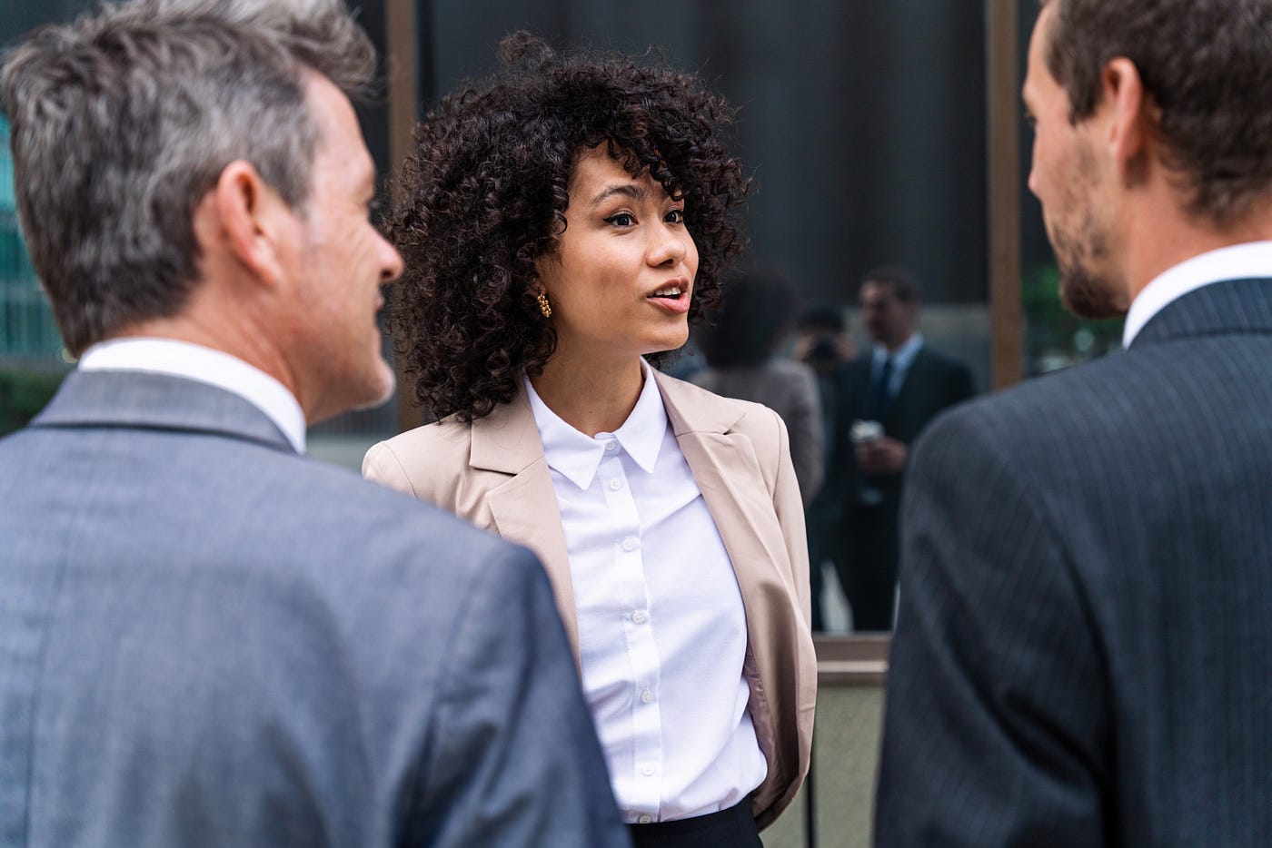 High-Context vs. Low-Context Workplaces: Why Good Communicators Still Misunderstand Each Other