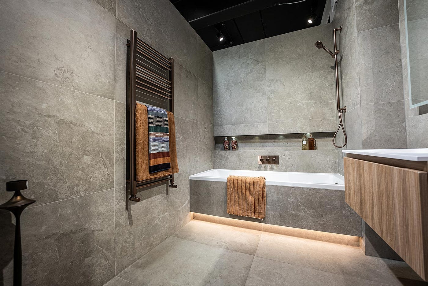 Matt or Gloss Bathroom Tiles? Pros, Cons, and Best Uses