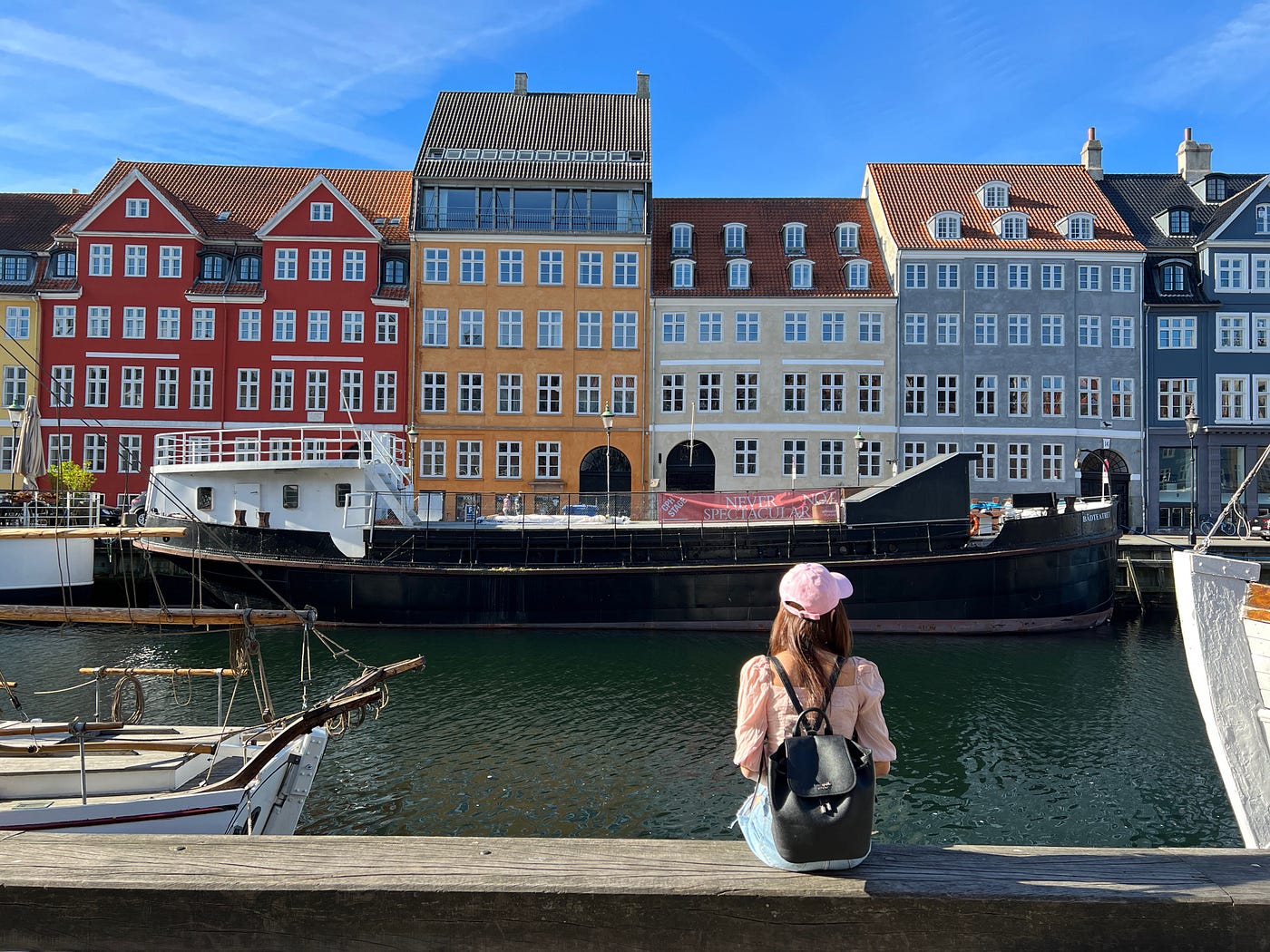 丹麥 快閃北歐之旅Day 5 — 丹麥首都哥本哈根. 新港Nyhavn → Seks Bakery & Eatery → 圓塔… | by  Christina | Medium