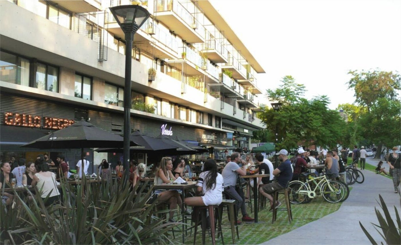 El bodegón de Villa Urquiza que ofrece parrilla clásica y tiene alma de cantina