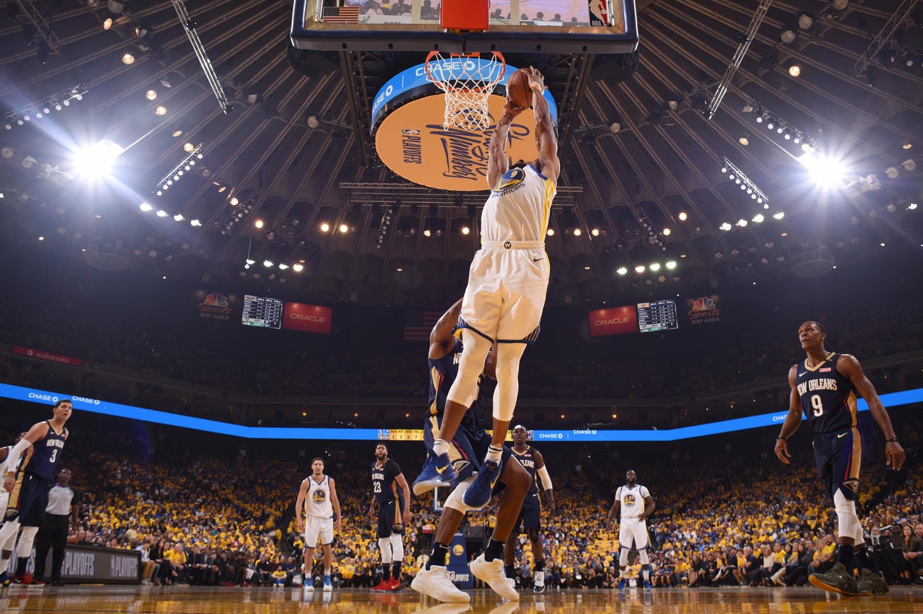 Explain One Play: Stephen Curry Dunks AGAIN (Without Traveling) - Golden  State Of Mind