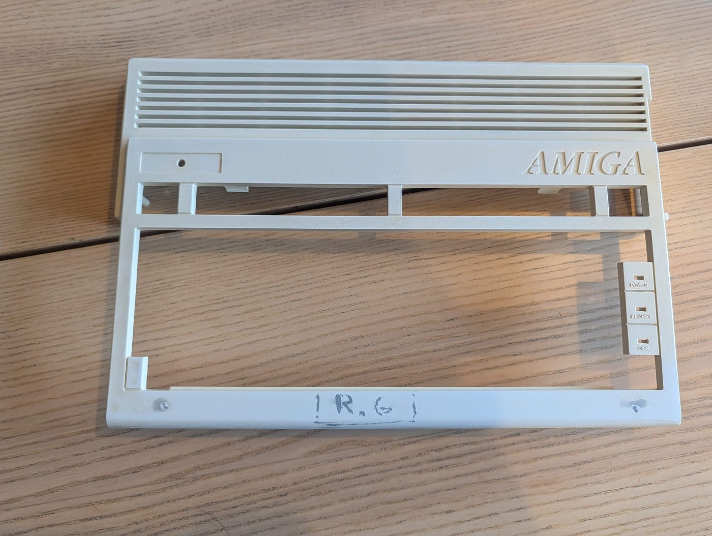 Cleaning and Restoration of the Amiga 600 Case