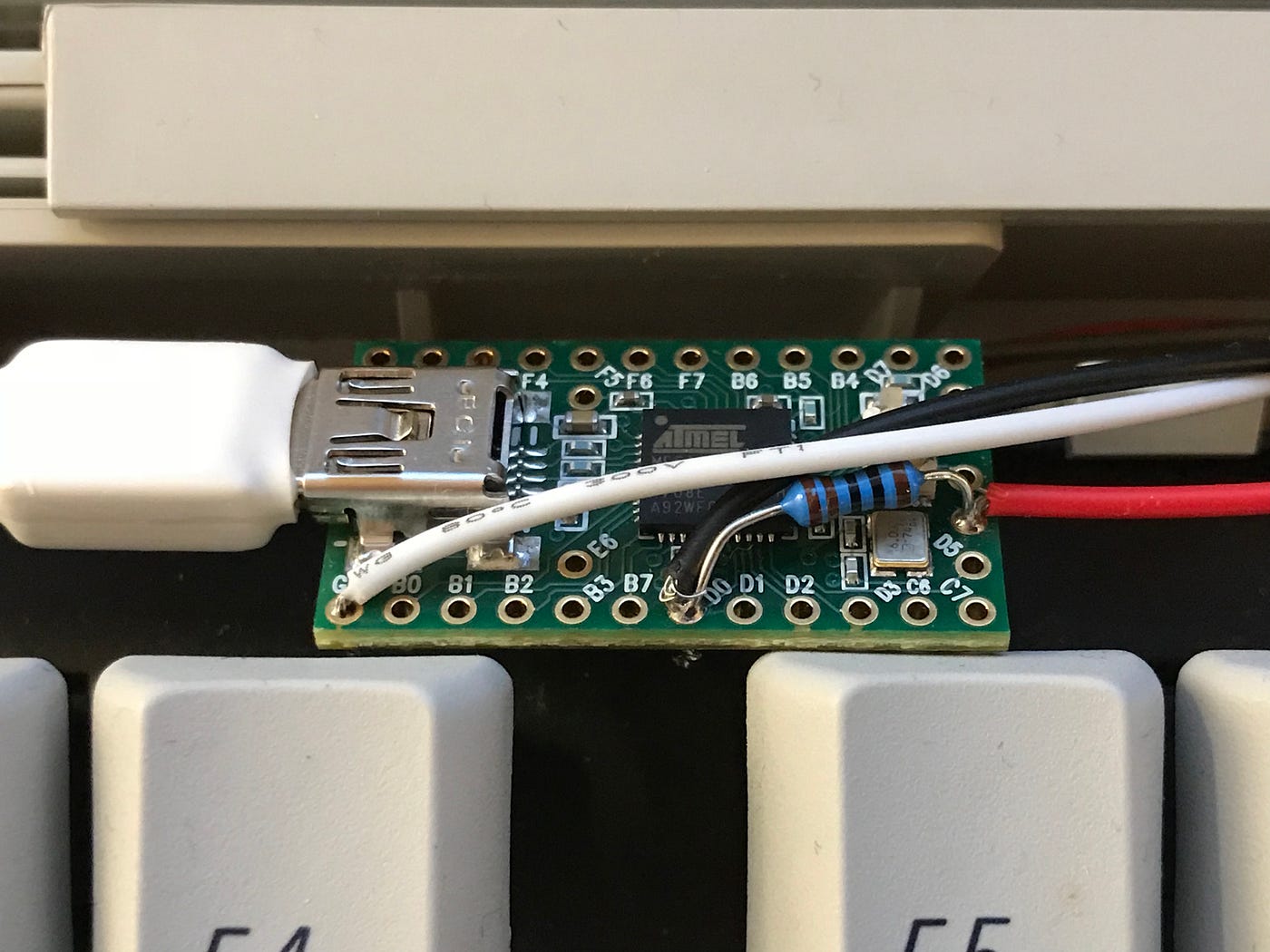 Bringing an Apple Extended Keyboard II back to life | by Hannes