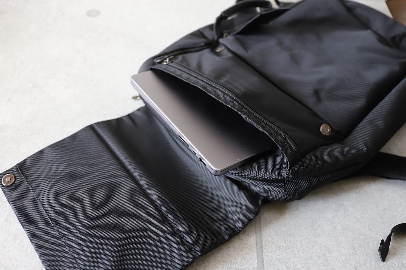あたらしいMacBook ProはひらくPCバッグシリーズ・かわる